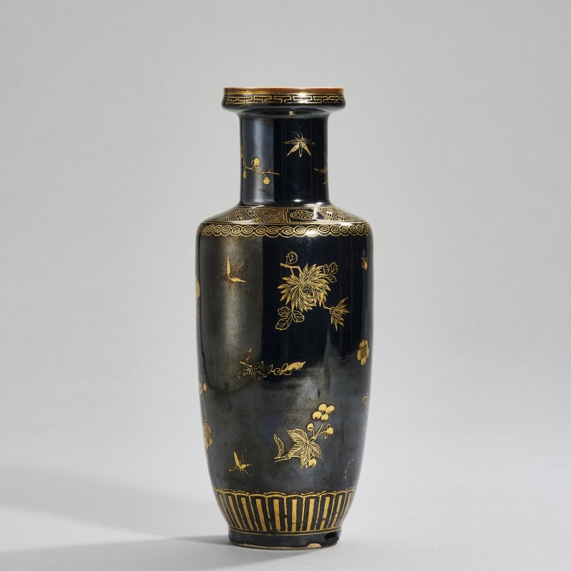 清 黑釉描金花荟瓶