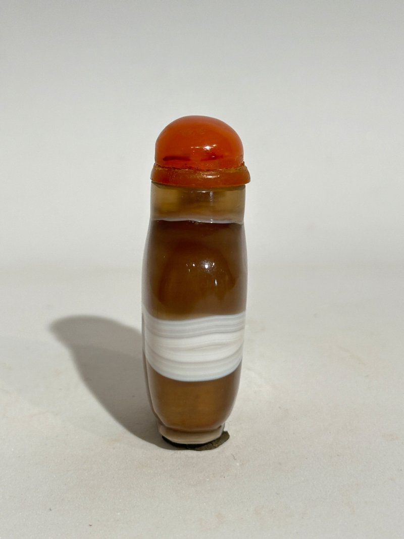 十九/二十世紀 燈心草瑪瑙、纏絲瑪瑙鼻煙壺三件 | A MACARONI AND TWO BANDED AGATE SNUFF BOTTLES - 图15