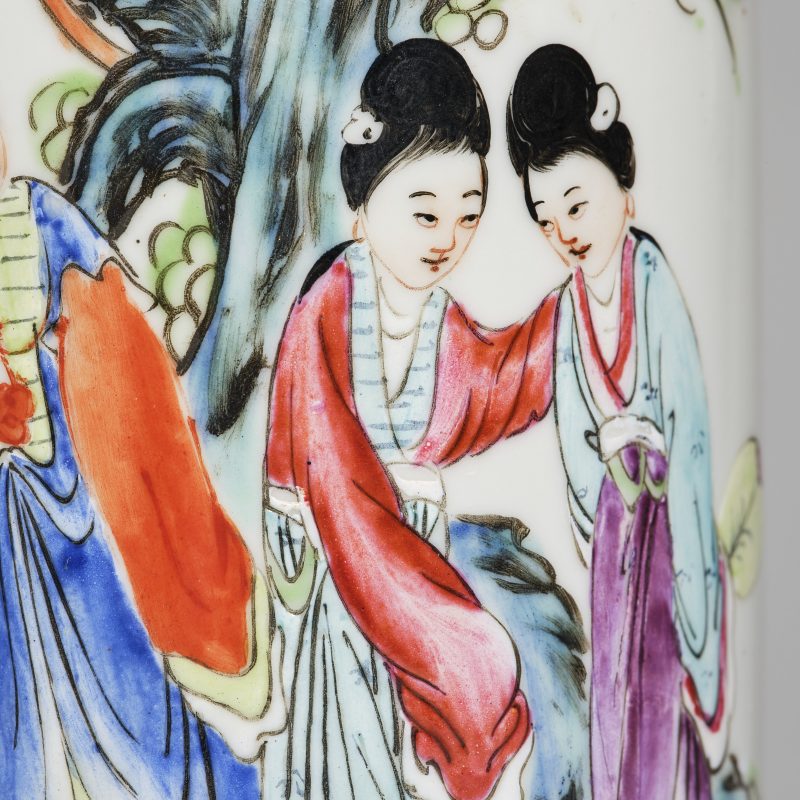 民国 粉彩红楼梦人物瓶一对 - 图11