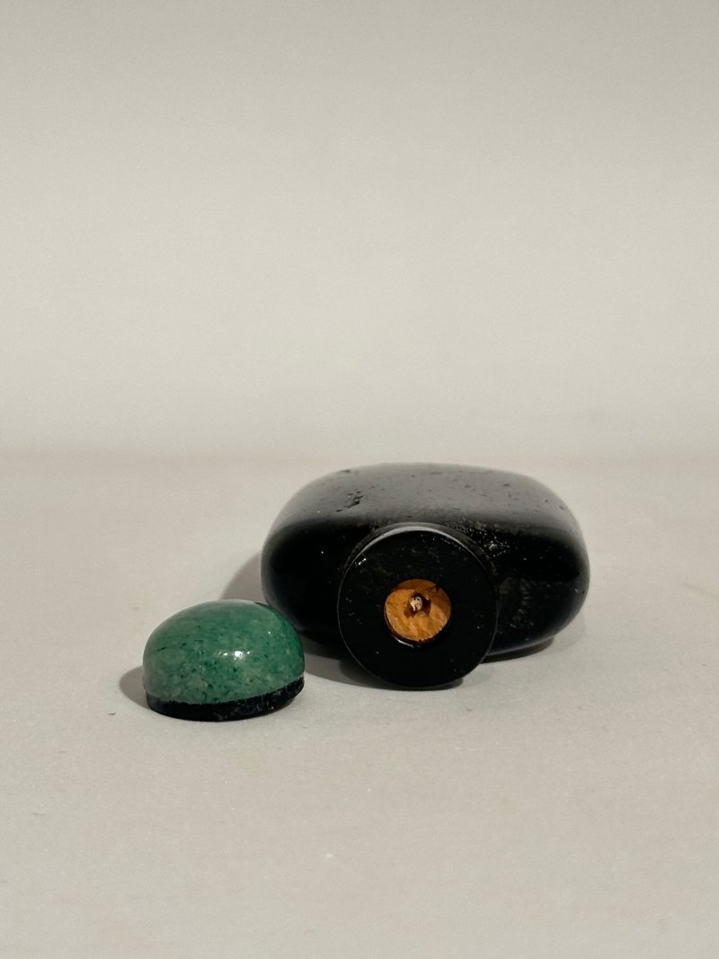 清十九世紀 髮晶鼻煙壺 | A HAIR CRYSTAL SNUFF BOTTLE - 图4