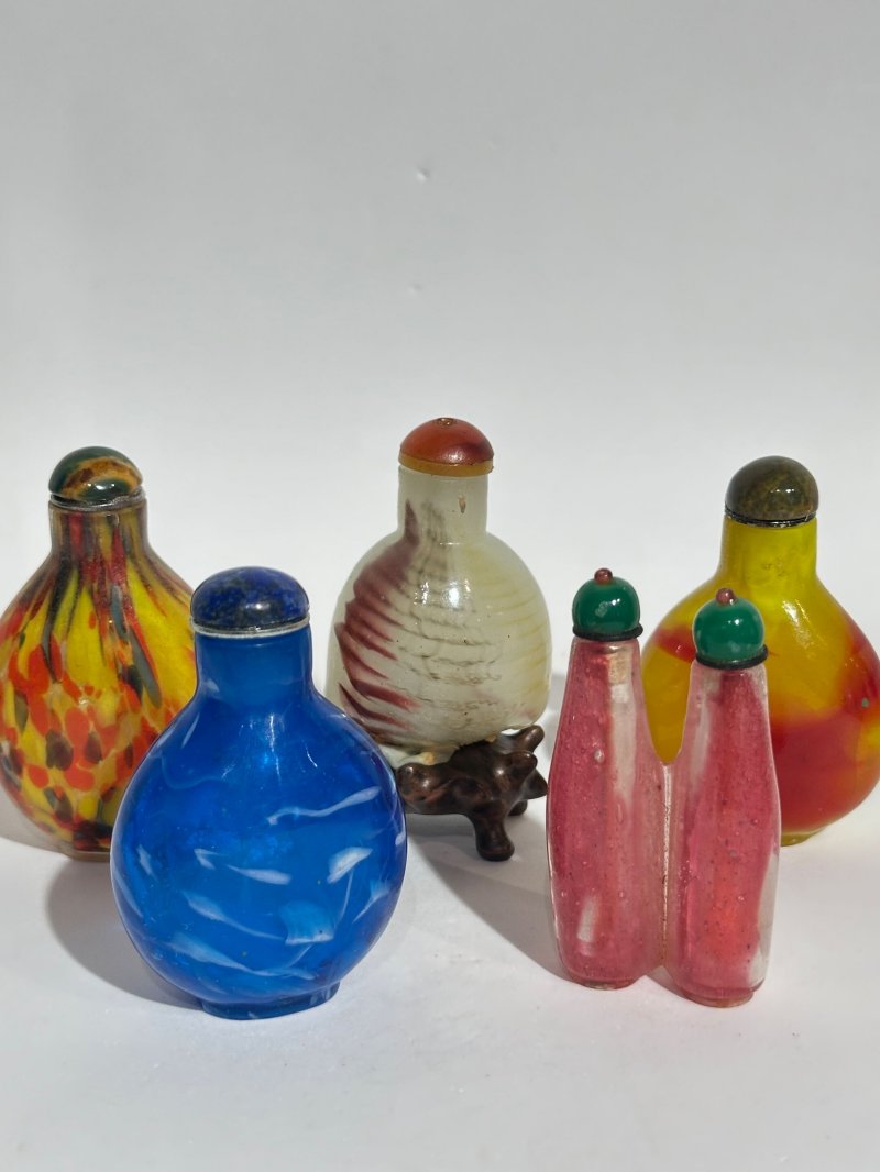 十九世紀 玻璃鼻煙壺五件 | FIVE GLASS SNUFF BOTTLES - 图31