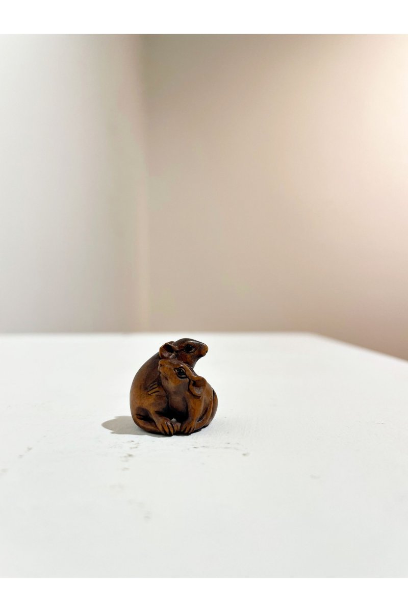 Signed Gyokumin [玉民] and Hironaka [宏中], 19th/20th century TWO BOXWOOD NETSUKE OF A TANUKI AND TWO RATS - 图14