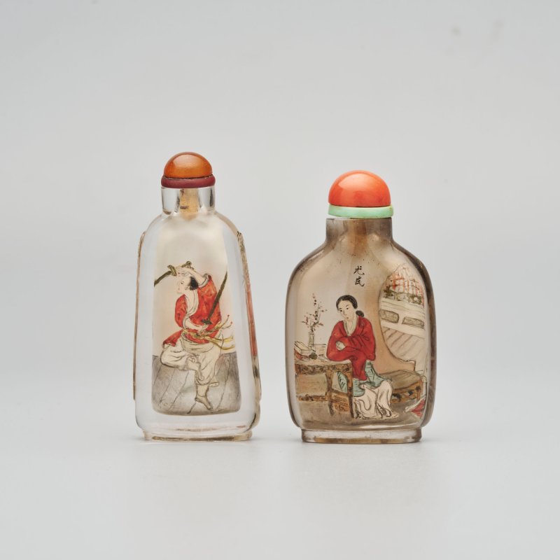民國 薛成彩作 水晶內畫「北京」、「尤氏」鼻煙壺二件 | TWO INSIDE PAINTED ROCK CRYSTAL SNUFF BOTTLES