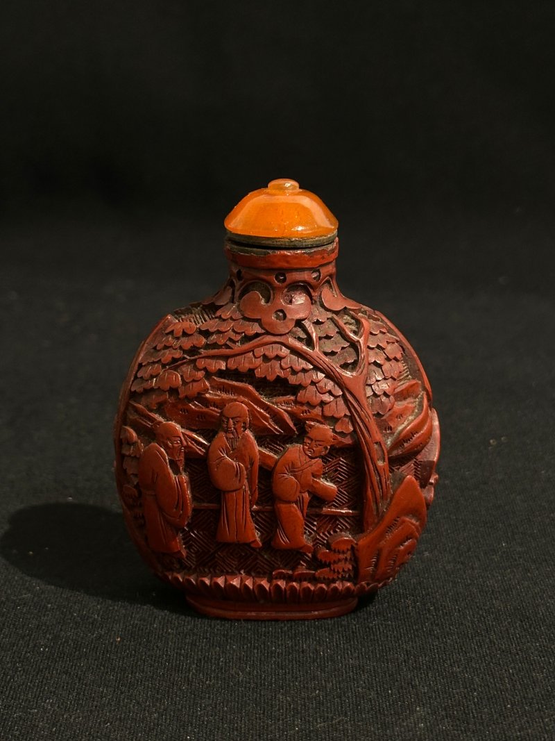 清十九世紀 剔紅人物紋鼻煙壺二件 | TWO CINNABAR LACQUER SNUFF BOTTLES - 图5