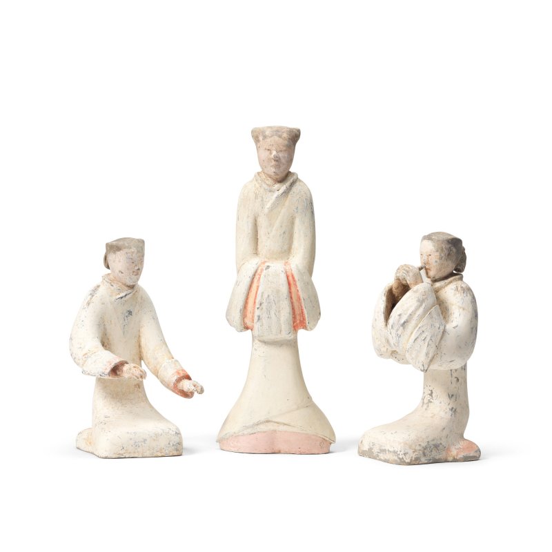 漢 彩繪樂俑一組 | A GROUP OF PAINTED POTTERY FEMALE MUSICIANS
