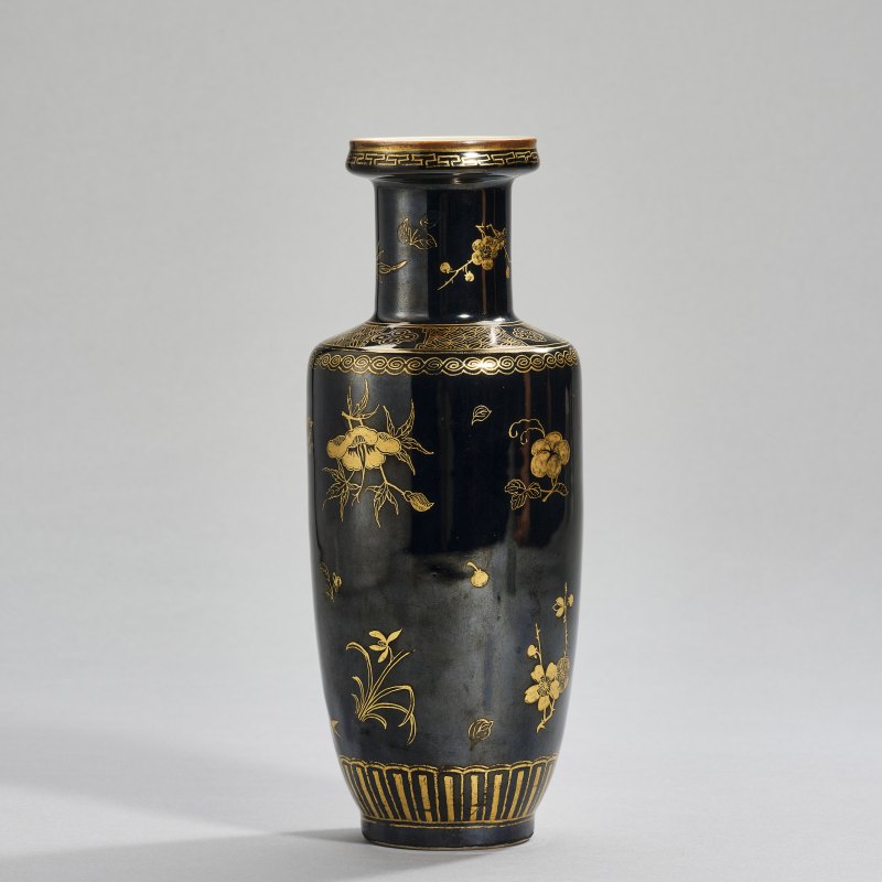 清 黑釉描金花荟瓶 - 图2