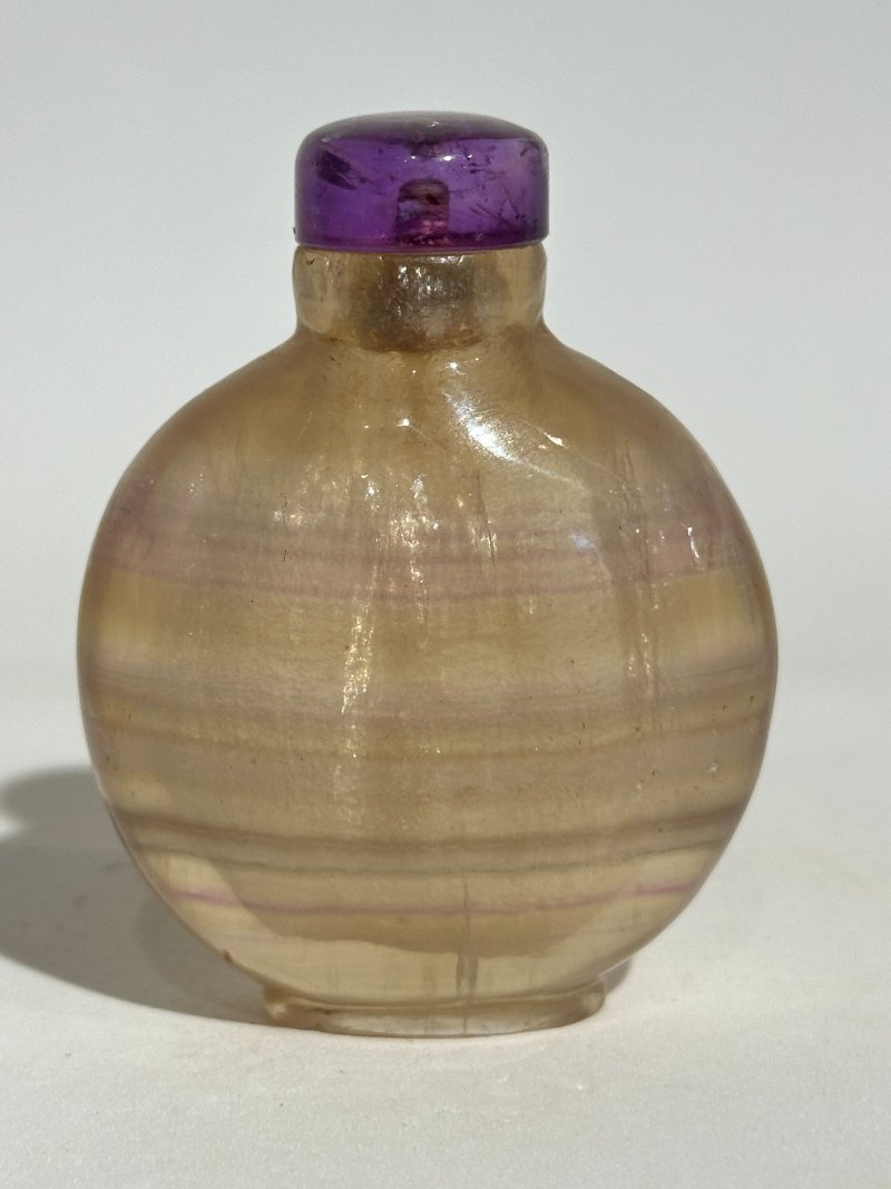 清十九世紀 條紋紫水晶鼻煙壺、紫水晶蓋 | A BANDED AMETHYST SNUFF BOTTLE - 图8