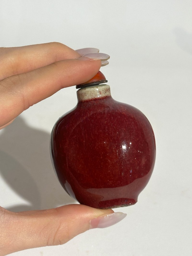 晚清至民國 瓷鼻煙壺四件 （藍）⌈乾隆年製⌋礬紅篆書款 | FOUR CERAMIC SNUFF BOTTLES - 图5