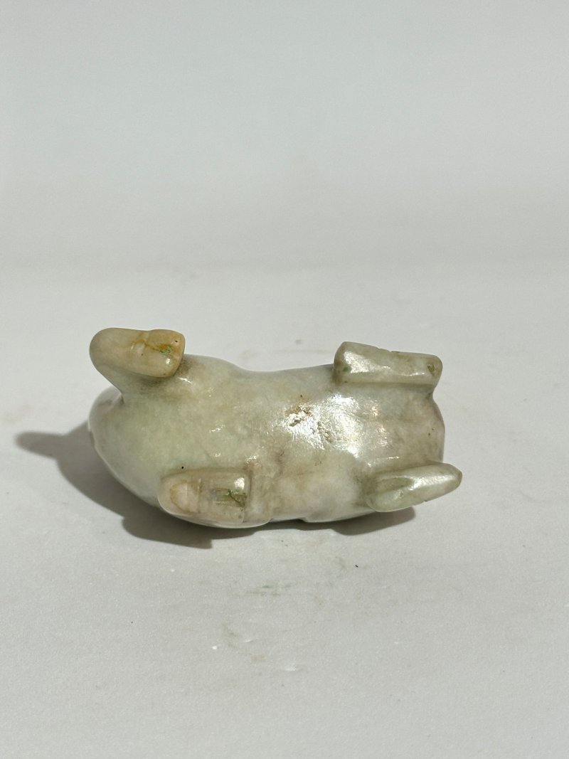 十九/二十世紀 白玉⌈馬⌋、⌈羊⌋三件 及座 | A WHITE JADE 'HORSE' AND TWO JADE 'GOAT' CARVINGS - 图2
