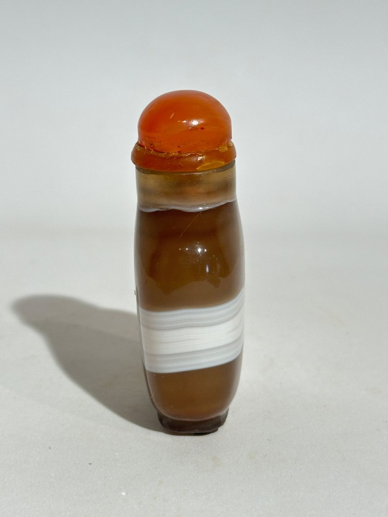 十九/二十世紀 燈心草瑪瑙、纏絲瑪瑙鼻煙壺三件 | A MACARONI AND TWO BANDED AGATE SNUFF BOTTLES - 图16