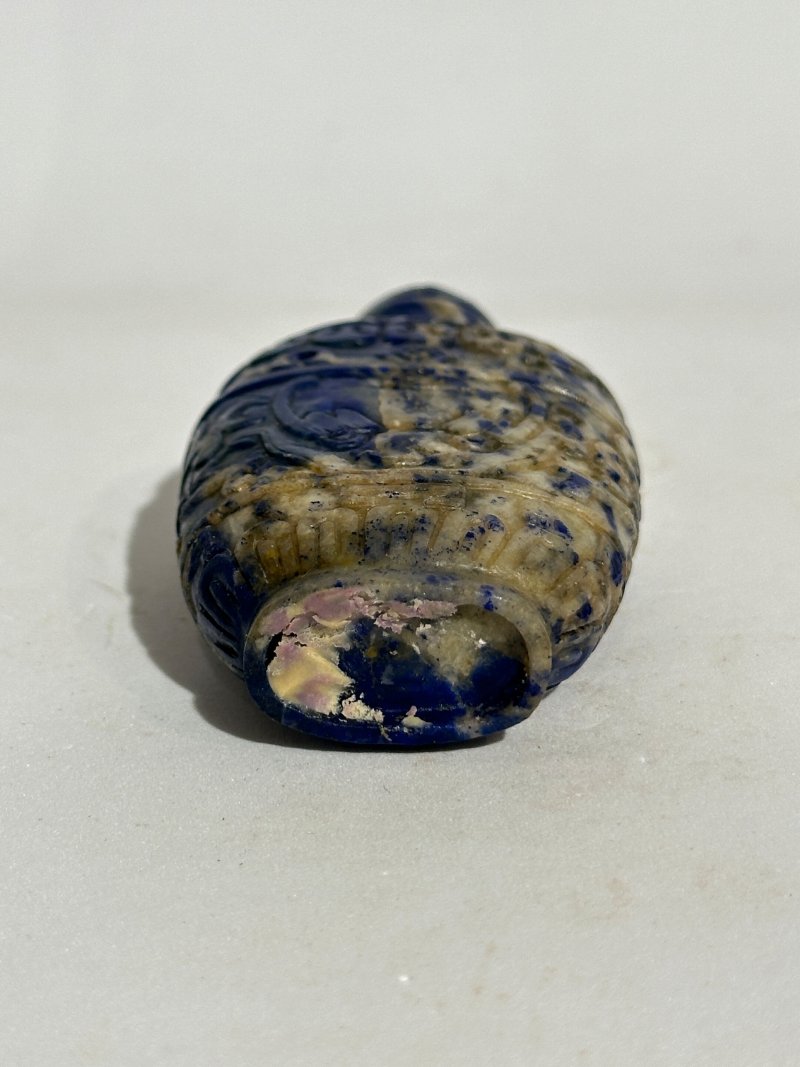 十九/二十世紀 青金石饕餮紋、綠松石鼻煙壺二件 | A LAPIS LAZULI 'TAOTIE' AND A TURQUOISE SNUFF BOTTLE - 图8