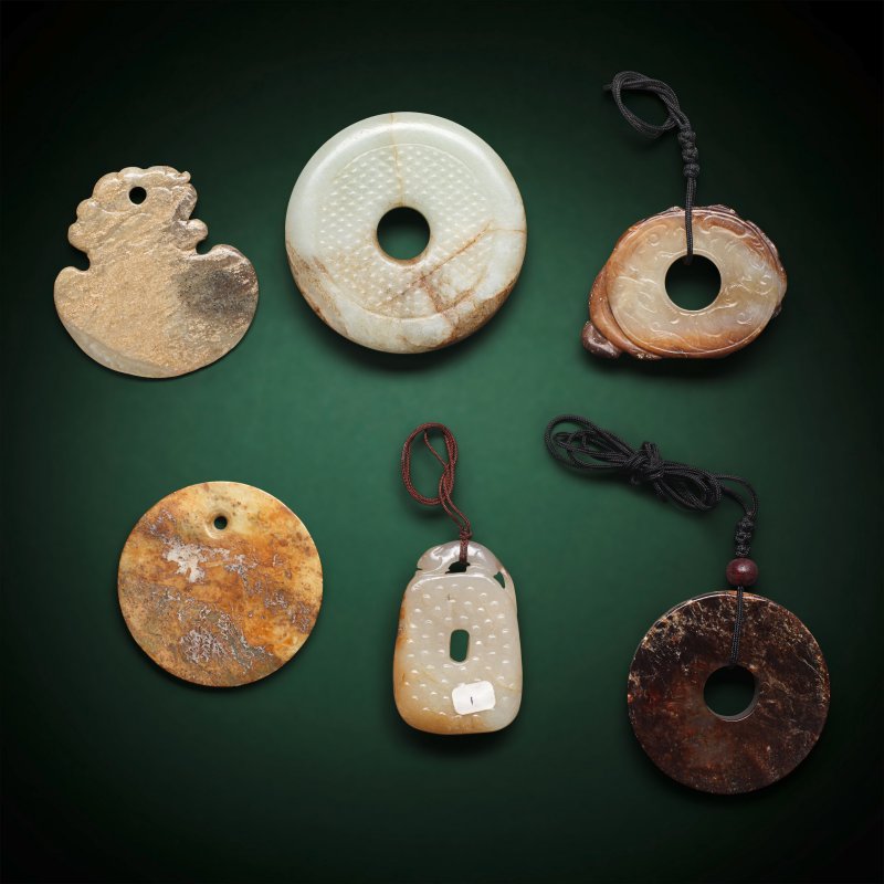 二十世紀 仿古玉牌一組六件 | A GROUP OF SIX ARCHAISTIC JADE PLAQUES - 图2
