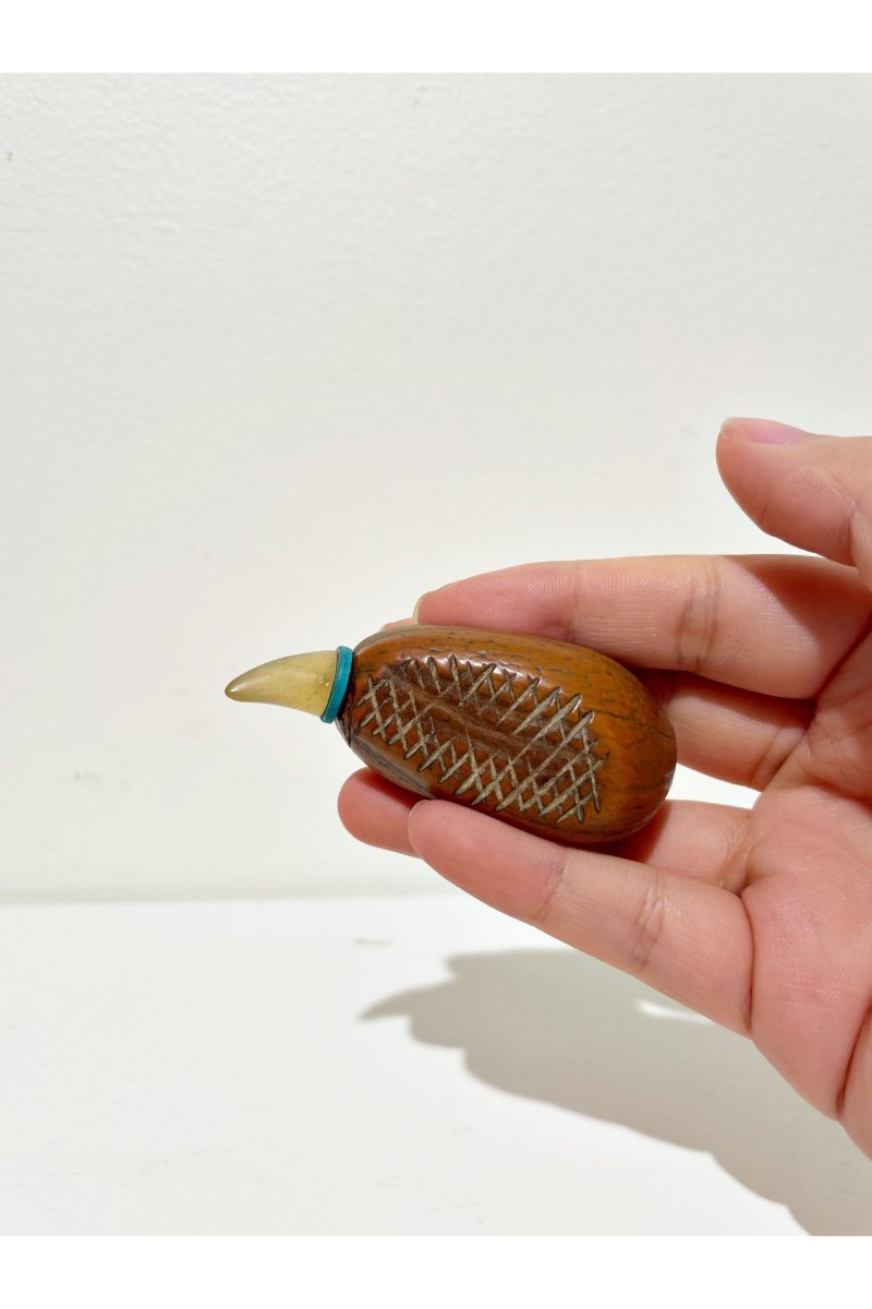 十九世紀 竹製、葫蘆鼻烟壺三件 竹紋鼻烟壺背刻款⌈不可⌋ | TWO BAMBOO SNUFF BOTTLES AND A GOURD SNUFF BOTTLE - 图6