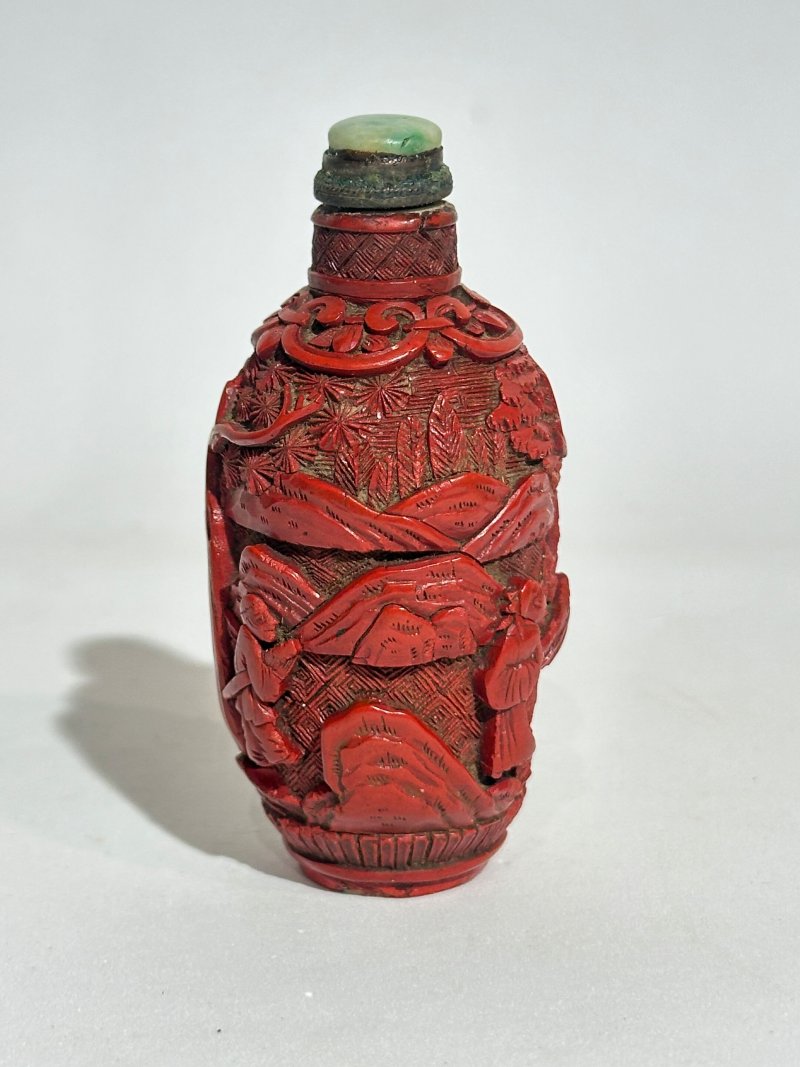 清十八/十九世紀 瓷胎剔紅山水人物紋鼻煙壺 | A CINNABAR LACQUERED-PORCELAIN SNUFF BOTTLE - 图8