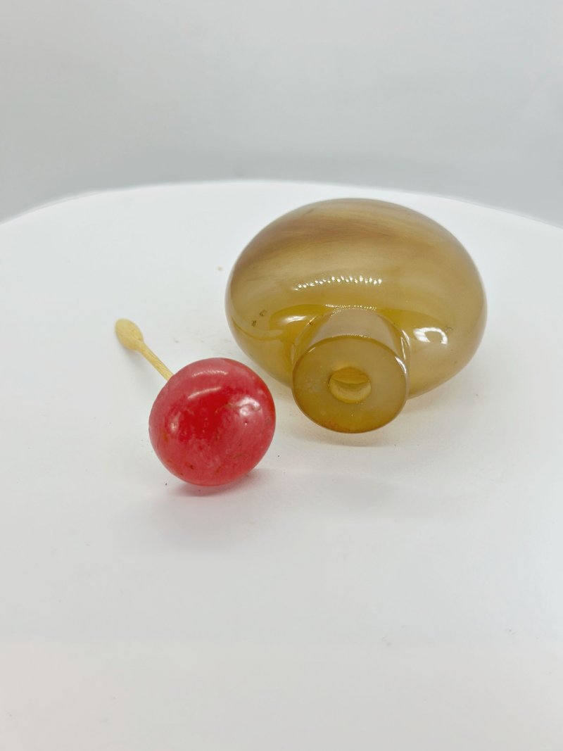 清十九世紀 瑪瑙鼻煙壺 | A CHALCEDONY AGATE SNUFF BOTTLE - 图2