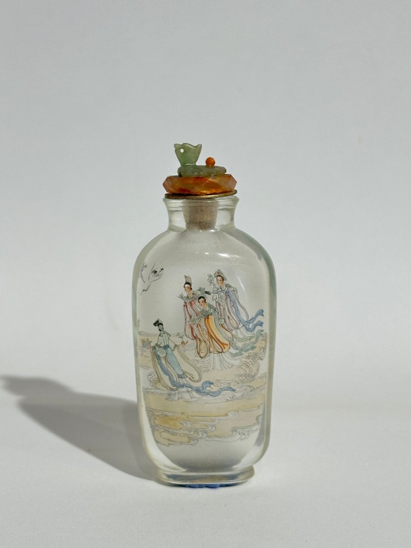 向君作 玻璃內畫「七仙女」鼻煙壺 一九六六年作 | AN INSIDE PAINTED GLASS 'SEVEN GODDESSES' SNUFF BOTTLE - 图6