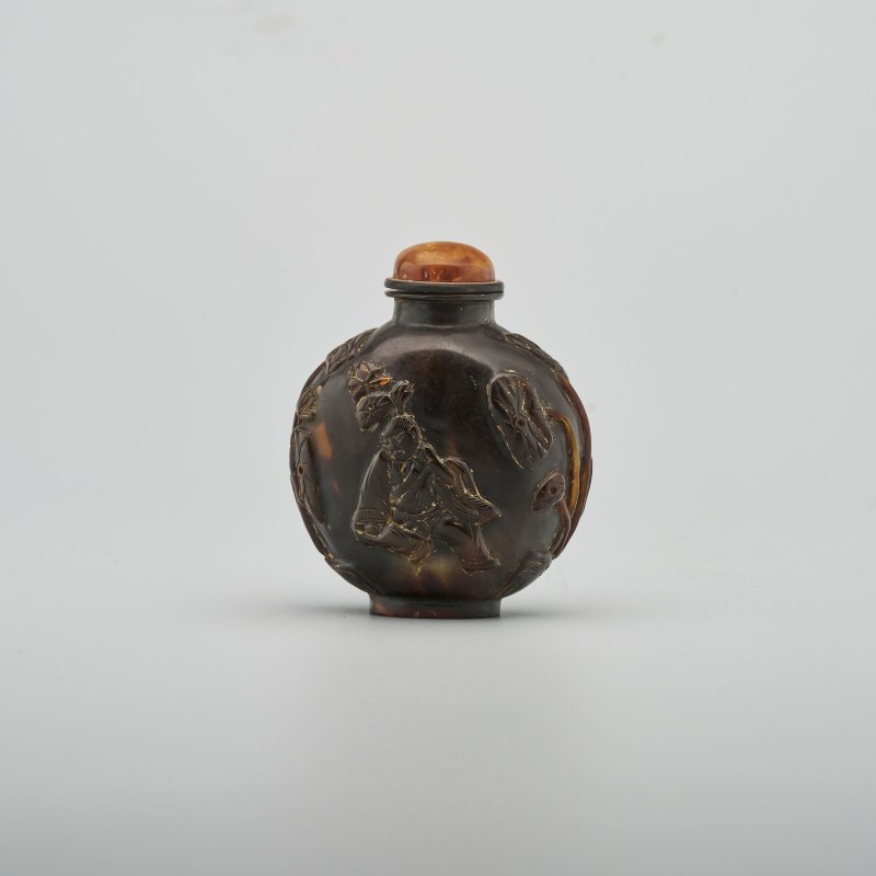 晚清 玳瑁「羅漢」鼻煙壺 | A TORTOISESHELL 'MONK' SNUFF BOTTLE - 图1