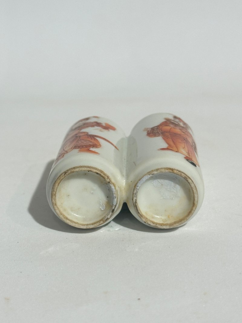晚清至民國 瓷鼻煙壺四件 （藍）⌈乾隆年製⌋礬紅篆書款 | FOUR CERAMIC SNUFF BOTTLES - 图12
