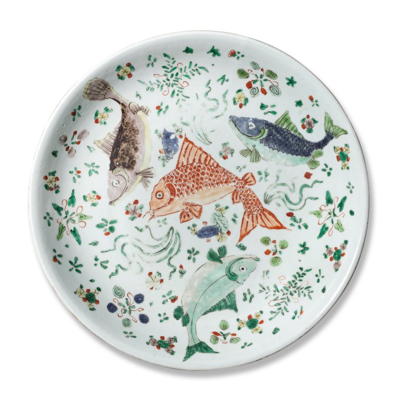 清康熙 五彩魚藻紋盤 | A FAMILLE VERTE 'FISH' DISH