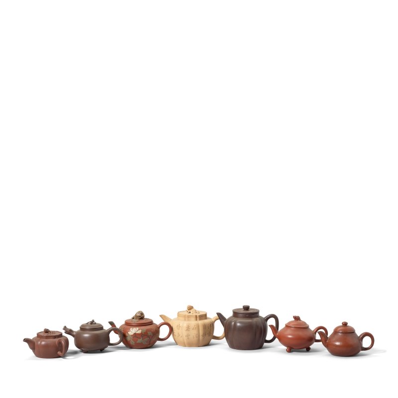清及二十世紀 宜興段泥壺一組七件 | A GROUP OF SEVEN YIXING TEAPOTS