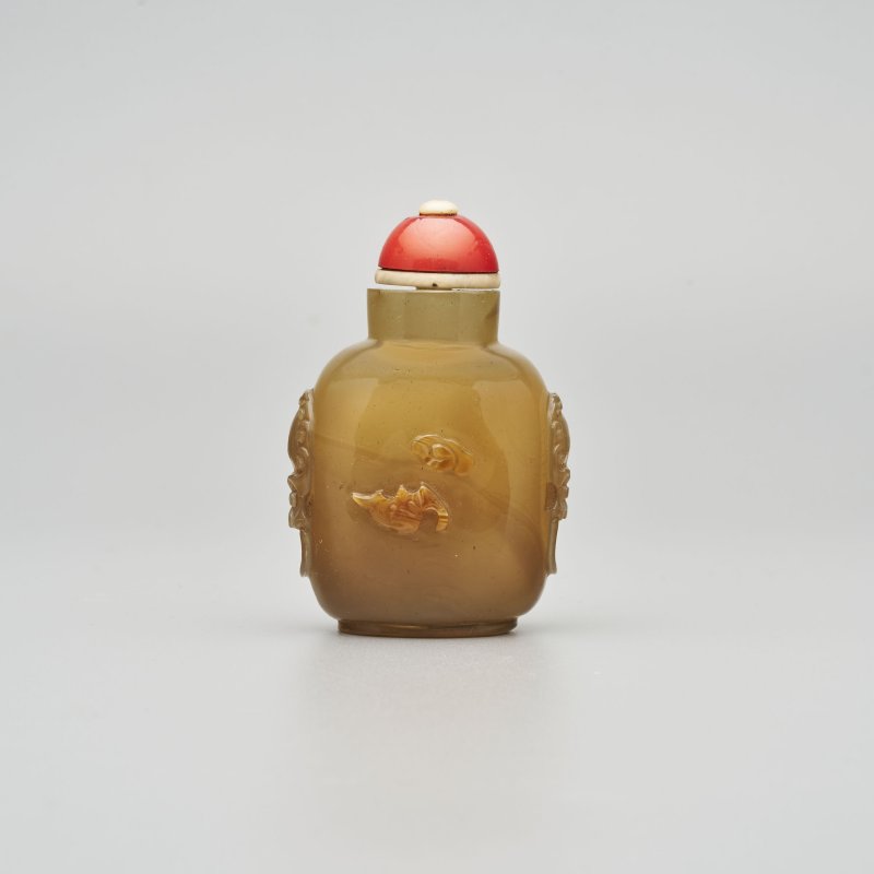 清十九世紀 玻璃仿瑪瑙花卉紋鼻煙壺 | A GLASS SNUFF BOTTLE IMITATING AGATE - 图10