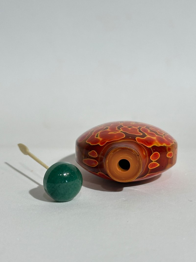 清十九世紀 玻璃胎仿雄黃鼻煙壺 | A GLASS SNUFF BOTTLE IMITATING REALGAR - 图4