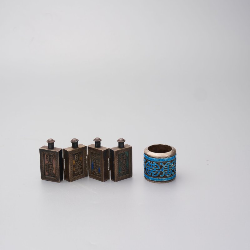 晚清 銀胎燒藍扳指、聯體藥瓶二件 （扳指）及盒 | A SILVER AND ENAMEL ARCHER'S RING AND MEDICINE BOTTLE
