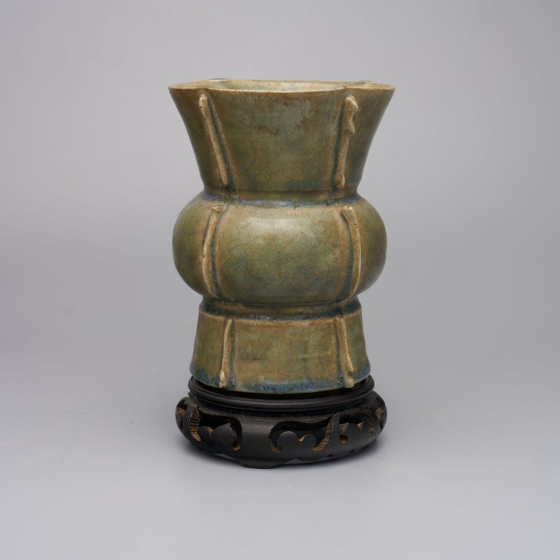 （或）明 鈞式青綠釉尊 及座 | A JUN-TYPE GREEN-GLAZED WINE VESSEL, ZUN