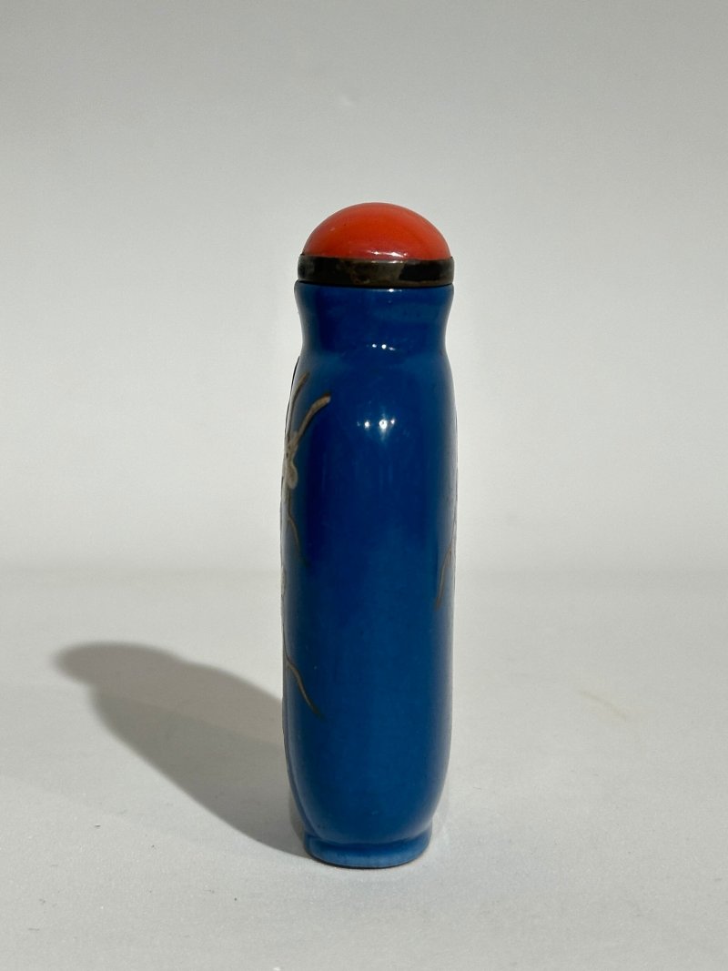 清十九世紀 藍地粉彩宜興⌈喜上眉梢⌋鼻煙壺 | AN ENAMELLED YIXING 'MAGPIE AND PRUNUS' SNUFF BOTTLE - 图8