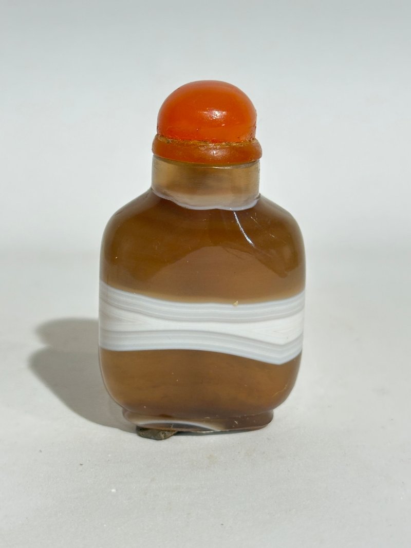 十九/二十世紀 燈心草瑪瑙、纏絲瑪瑙鼻煙壺三件 | A MACARONI AND TWO BANDED AGATE SNUFF BOTTLES - 图17