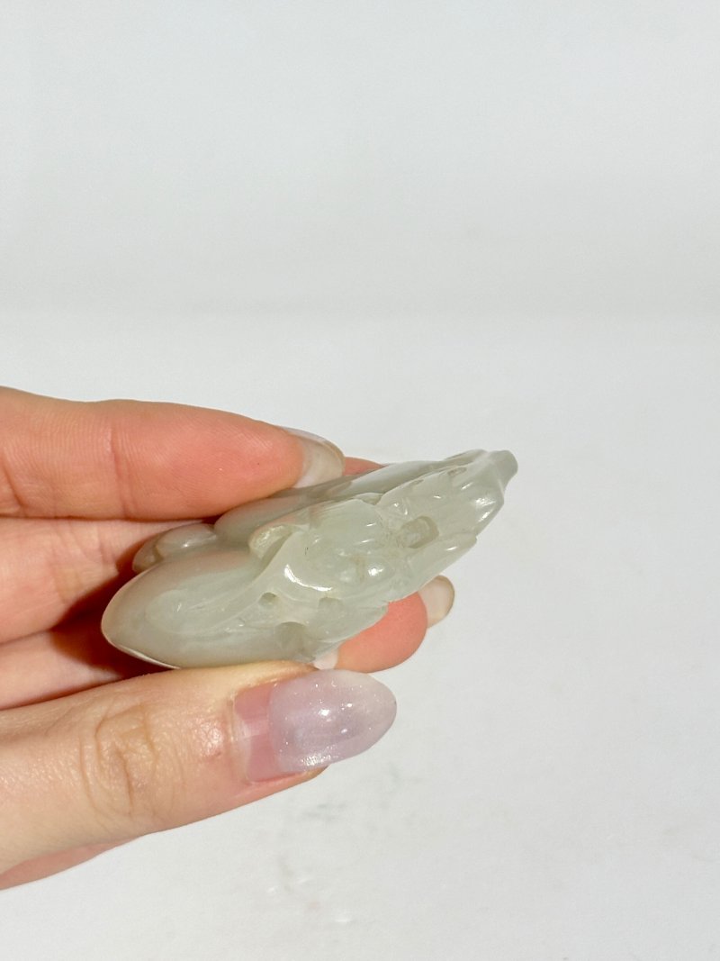 十九/二十世紀 白玉⌈瓜瓞綿綿⌋墜 | A WHITE JADE 'BAT AND GOURD' PENDANT - 图2