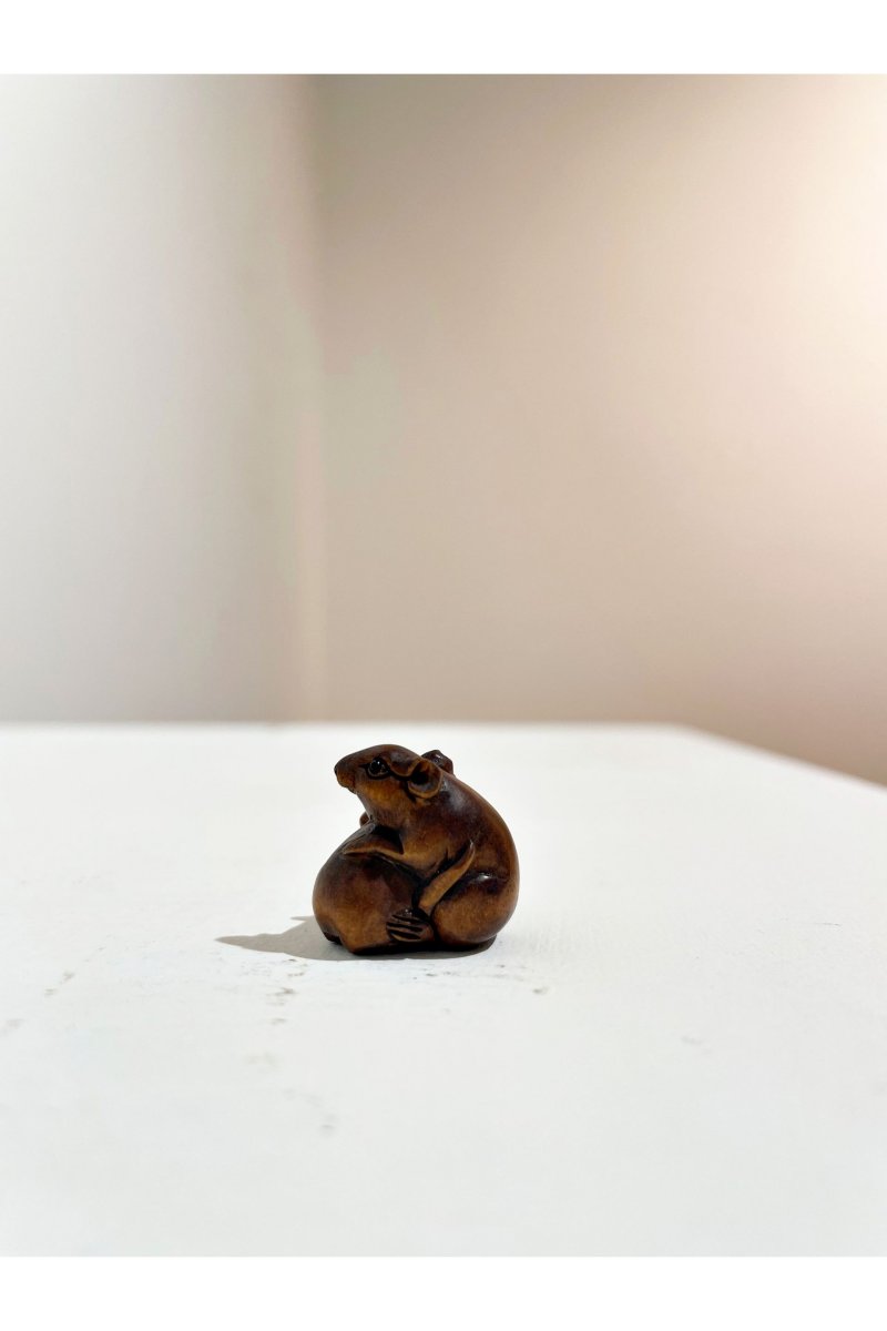 Signed Gyokumin [玉民] and Hironaka [宏中], 19th/20th century TWO BOXWOOD NETSUKE OF A TANUKI AND TWO RATS - 图16