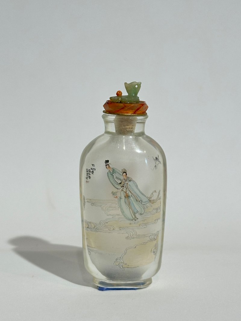 向君作 玻璃內畫「七仙女」鼻煙壺 一九六六年作 | AN INSIDE PAINTED GLASS 'SEVEN GODDESSES' SNUFF BOTTLE - 图7