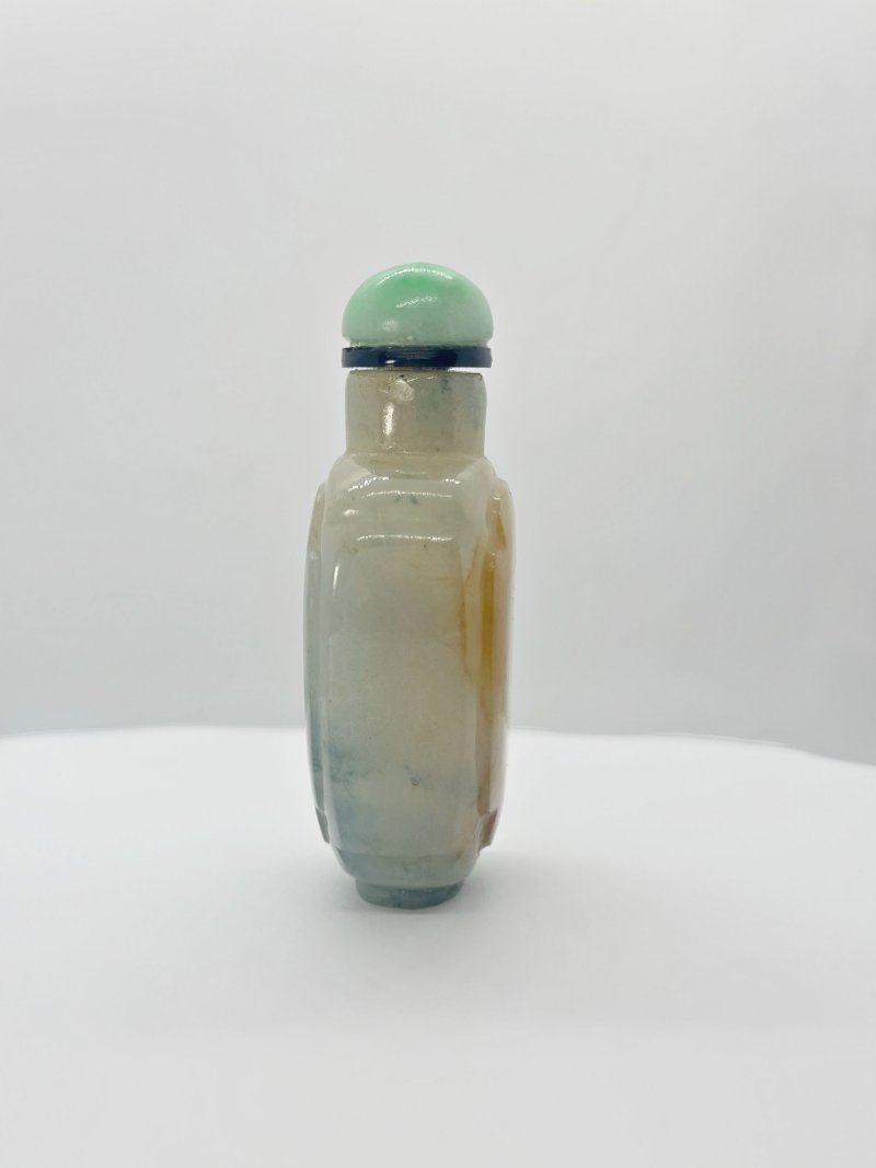 晚清 翡翠光素鼻煙壺、翡翠蓋 | A RUSSET AND GREEN JADEITE SNUFF BOTTLE - 图4