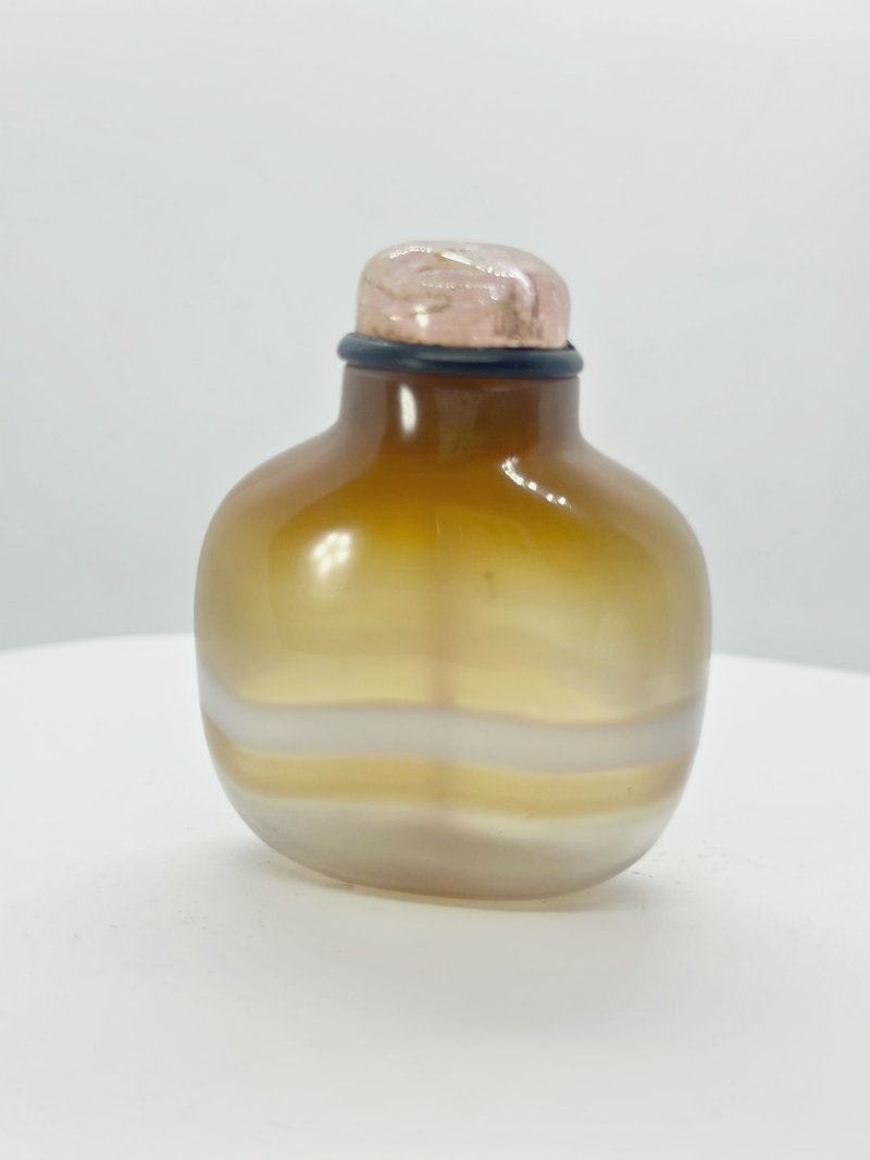 清十八/十九世紀 玉帶瑪瑙鼻煙壺 | A BANDED AGATE SNUFF BOTTLE - 图2