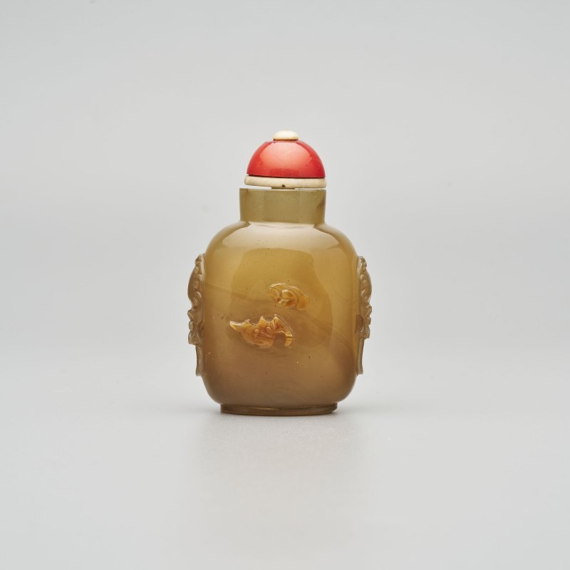 清十九世紀 玻璃仿瑪瑙花卉紋鼻煙壺 | A GLASS SNUFF BOTTLE IMITATING AGATE - 图11