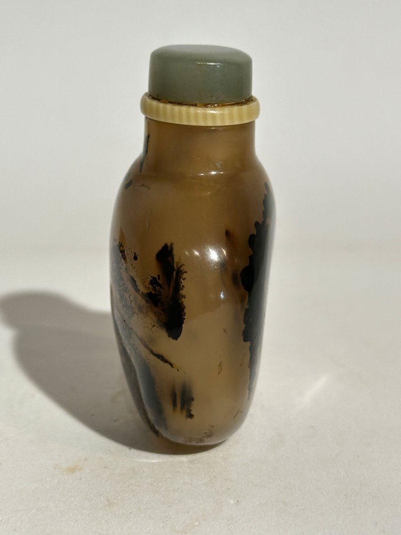 清十九世紀 水藻瑪瑙、纏絲瑪瑙、影瑪瑙鼻煙壺四件 | FOUR AGATE SNUFF BOTTLES - 图5