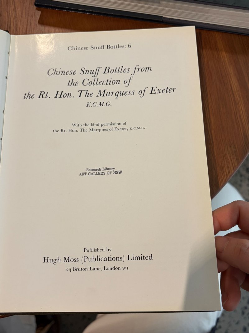 晚清至民國 粉彩模製鼻煙壺五件 （其三）⌈乾隆年製⌋礬紅篆書款 | FIVE FAMILLE ROSE MOULDED SNUFF BOTTLES - 图8