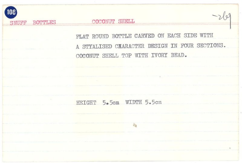 十九/二十世紀 紅漆描金開光山水紋、椰殼詩紋、篆紋、柑皮、匏形詩紋、銅胎畫琺瑯鼻煙壺八件 （西洋人物）⌈乾隆年製⌋藍料楷書款 | EIGHT SNUFF BOTTLES - 图59