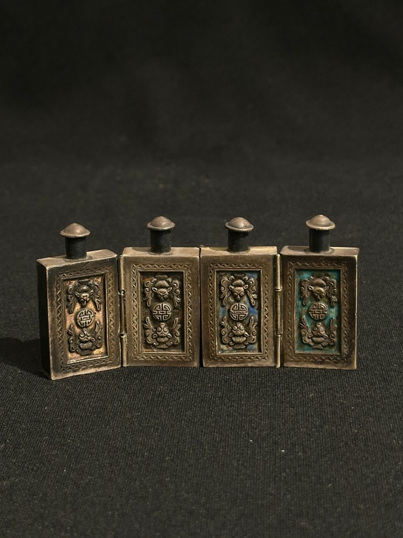 晚清 銀胎燒藍扳指、聯體藥瓶二件 （扳指）及盒 | A SILVER AND ENAMEL ARCHER'S RING AND MEDICINE BOTTLE - 图2