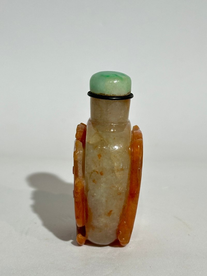 晚清 翡翠帶皮嵌孔雀石龍紋鼻煙壺、翡翠蓋 | A JADEITE SNUFF BOTTLE WITH MALACHITE - 图6