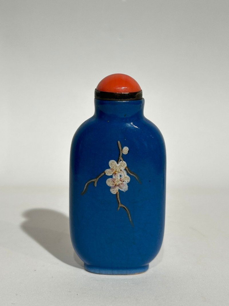 清十九世紀 藍地粉彩宜興⌈喜上眉梢⌋鼻煙壺 | AN ENAMELLED YIXING 'MAGPIE AND PRUNUS' SNUFF BOTTLE - 图9