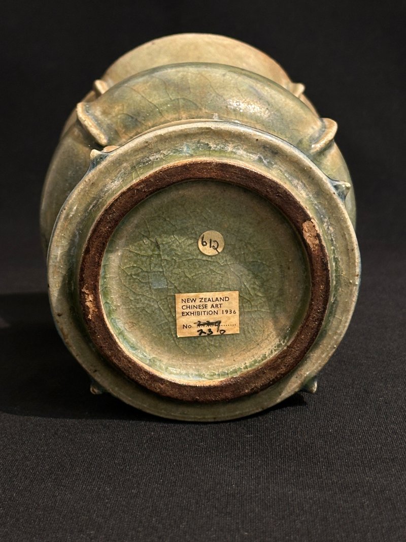（或）明 鈞式青綠釉尊 及座 | A JUN-TYPE GREEN-GLAZED WINE VESSEL, ZUN - 图2