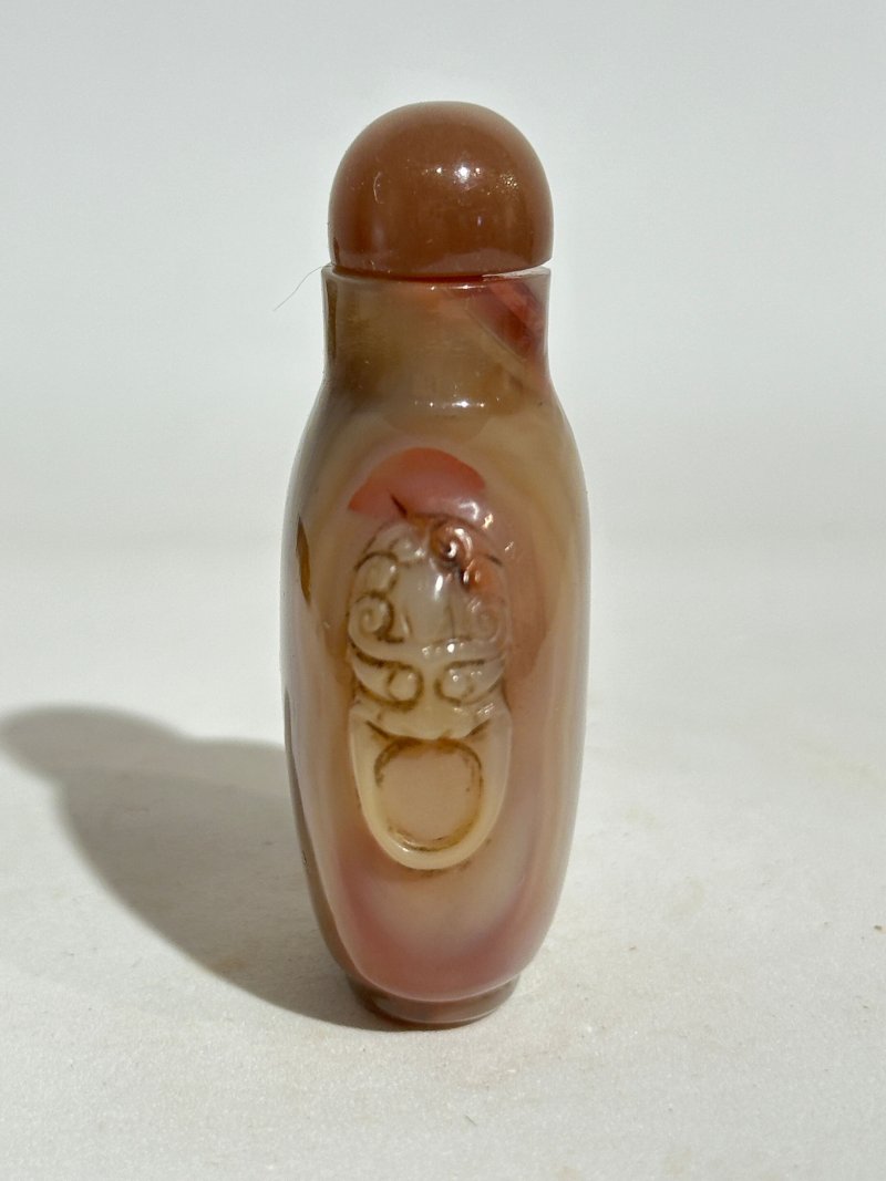 清十九世紀 水藻瑪瑙、纏絲瑪瑙、影瑪瑙鼻煙壺四件 | FOUR AGATE SNUFF BOTTLES - 图22