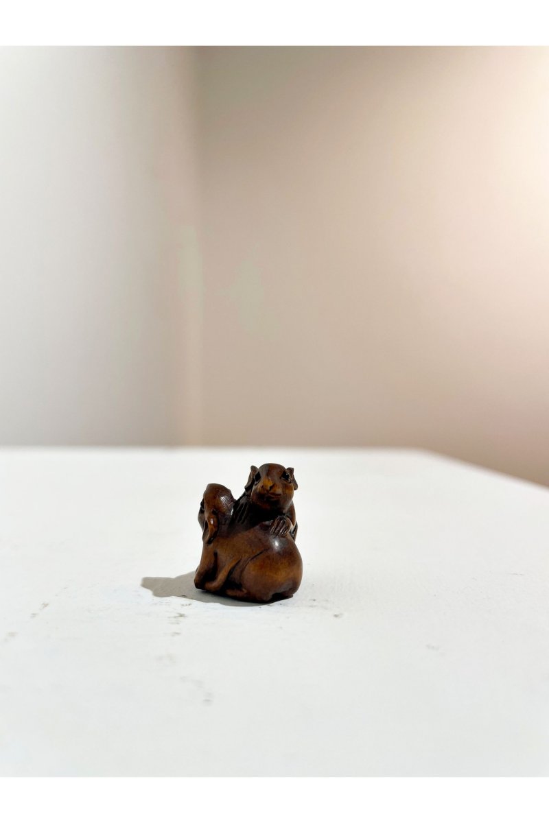 Signed Gyokumin [玉民] and Hironaka [宏中], 19th/20th century TWO BOXWOOD NETSUKE OF A TANUKI AND TWO RATS - 图17