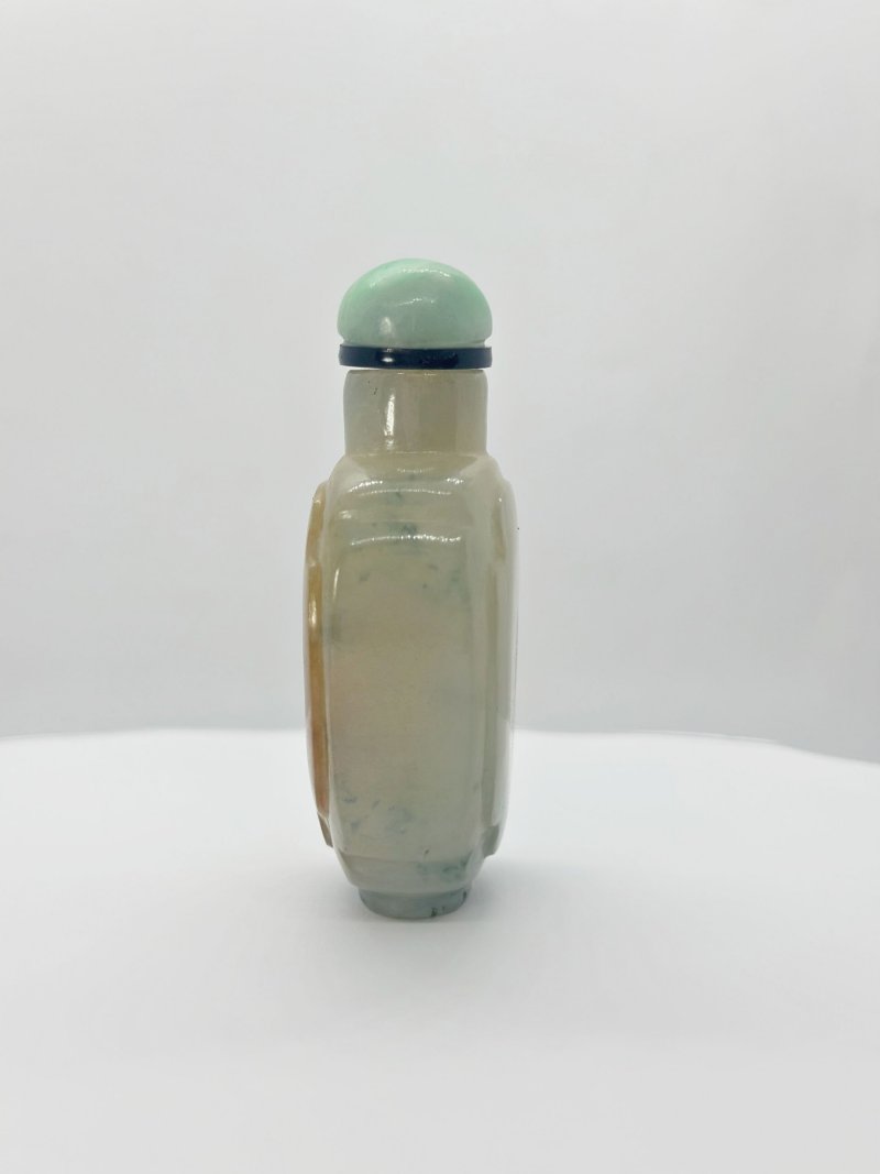 晚清 翡翠光素鼻煙壺、翡翠蓋 | A RUSSET AND GREEN JADEITE SNUFF BOTTLE - 图5