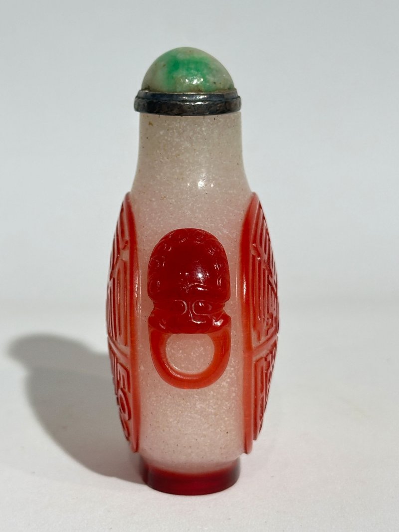 十九/二十世紀 霏雪地套紅玻璃鼻煙壺四件 | FOUR RED OVERLAY GLASS SNUFF BOTTLES - 图6