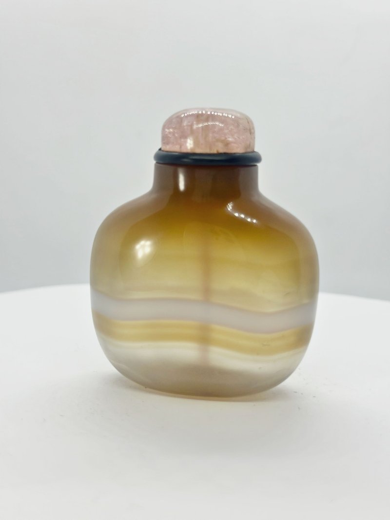 清十八/十九世紀 玉帶瑪瑙鼻煙壺 | A BANDED AGATE SNUFF BOTTLE - 图3