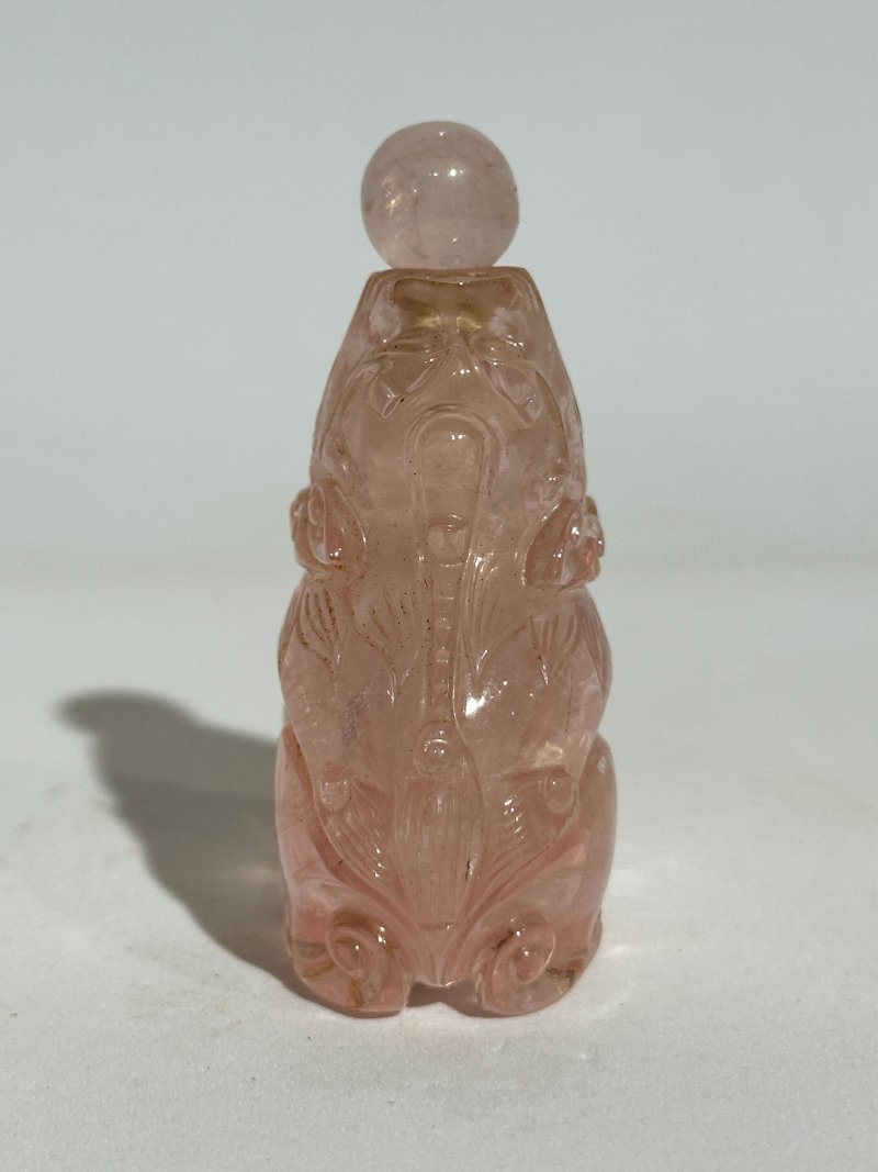 晚清 粉晶⌈麒麟⌋鼻煙壺 | A ROSE QUARTZ 'QILIN' SNUFF BOTTLE - 图7