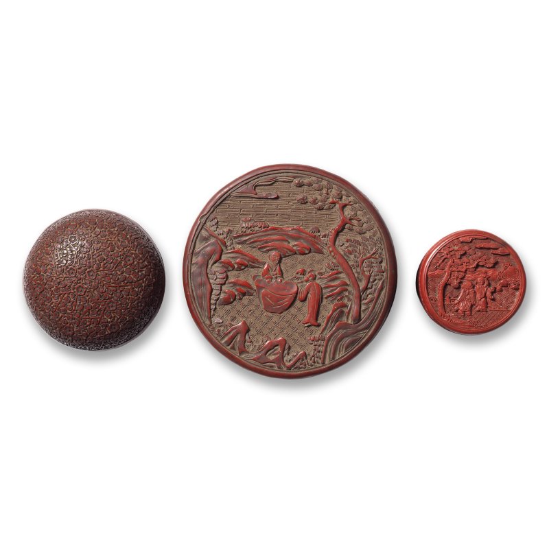 十八/十九世紀 剔紅盒一組三件 | A GROUP OF THREE CINNABAR LACQUER BOXES - 图3